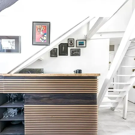 De La Gaîté , Montparnasse Appartement *